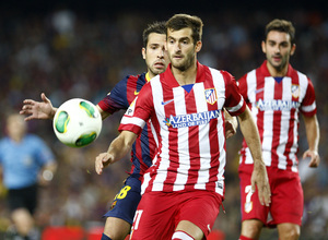 Temporada 2013/2014 FC Barcelona - Atlético de Madrid Leo Baptistao mirando el esférico