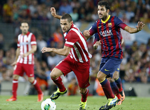 Temporada 2013/2014 FC Barcelona - Atlético de Madrid Mario Suárez escapándose con la pelota