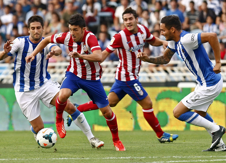 Temporada 2013/2014 Real Sociedad - Atlético de Madrid David Villa deshaciéndose de dos jugadores