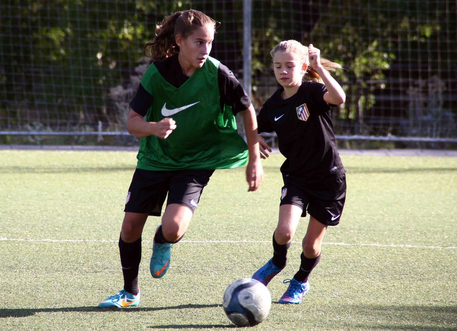 Temporada 2013-2014. Las jugadoras del Alevín y Sub-13 disputaron un partido amistoso