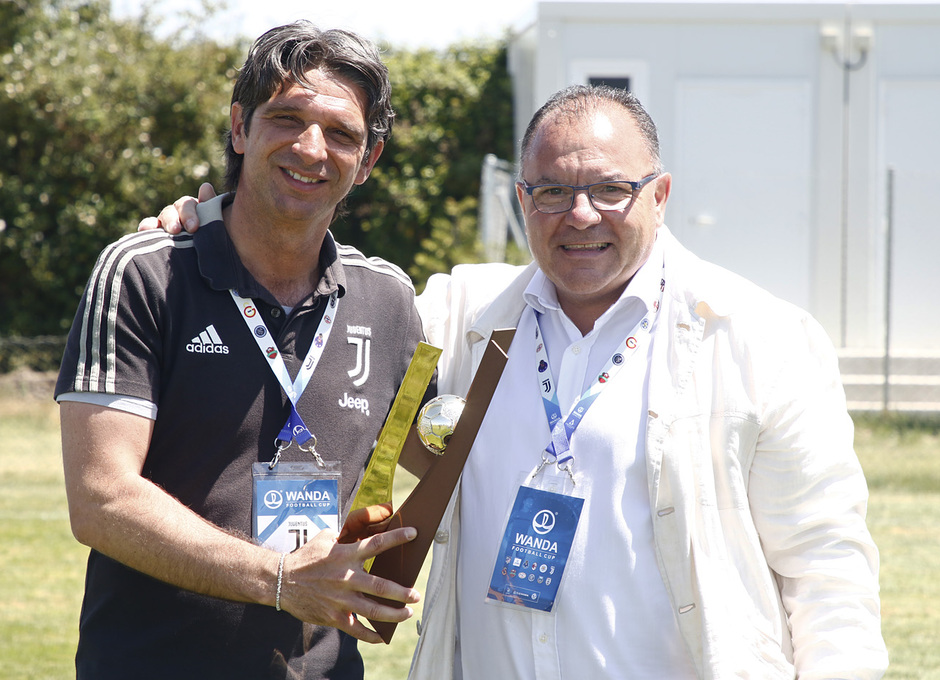 Wanda Football Cup 18/19 | Entrega de premios | Premio mejor entrenador - Juventus
