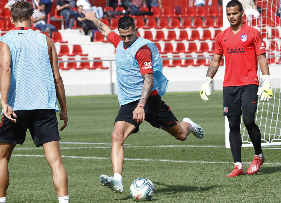 Temporada 19/20 | Entrenamiento del primer equipo en el Centro Deportivo Wanda Alcalá de Henares | Vitolo
