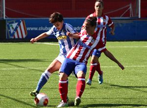 Temporada 2013-2014. Serrano pelea un balón en el partido ante la Real Sociedad
