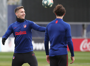 Temporada 19/20. Entrenamiento en la ciudad deportiva Wanda. Saponjic realizando ejercicios durante el entrenamiento