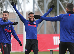 Temporada 19/20. Entrenamiento en la ciudad deportiva Wanda. Correa y Lemar realizando ejercicios durante el entrenamiento