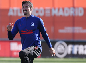 Temporada 19/20. Entrenamiento en la ciudad deportiva Wanda. Savic realizando ejercicios durante el entrenamiento