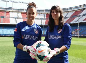Temporada 2013-2014. Las porteras del Féminas en el Estadio Vicente Calderón