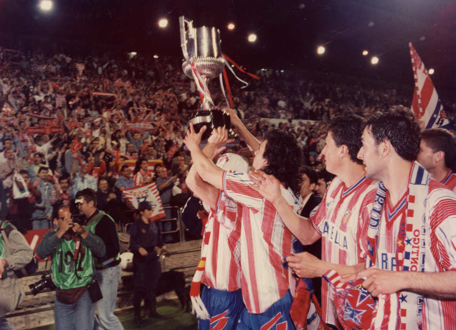  Doblete del Atlético de Madrid : Temp 1995/96 - Página 7 BLFBv4onWh_08FINALCOPAATM-BARCELONA10-4-1996CELEBRACION1(FOTOFERNANDOWAGNER)
