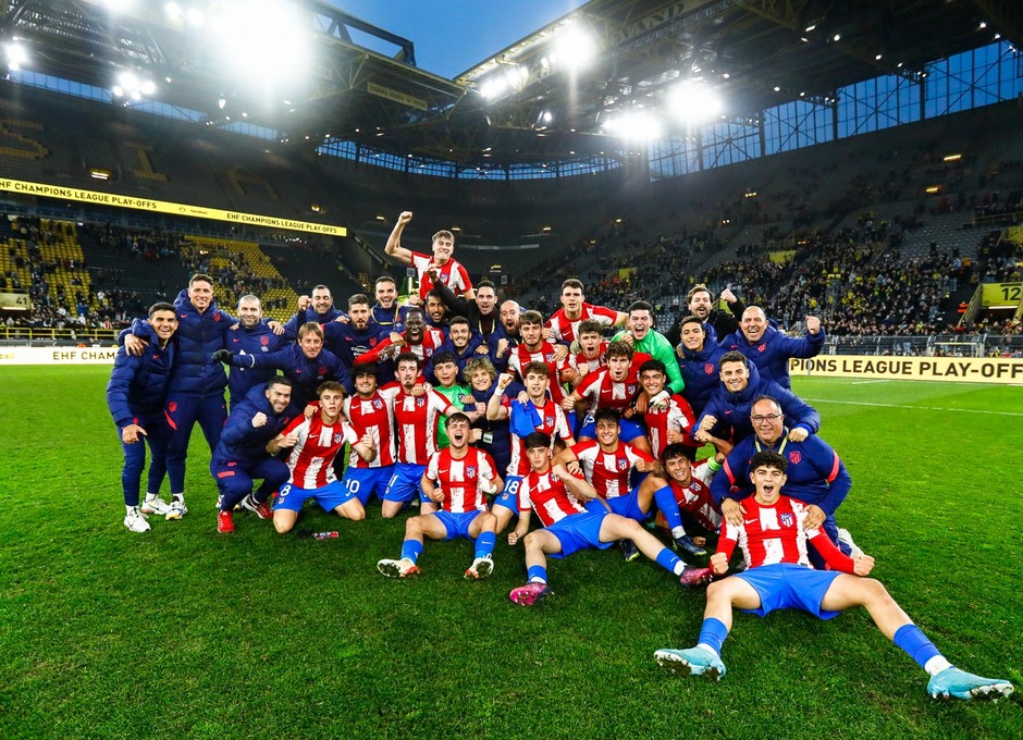 Temp. 21-22 | Youth League | Borussia Dortmund - Atlético de Madrid Juvenil A | Equipo celebración