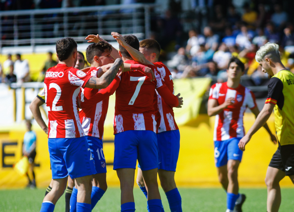 Temp. 21-22 | Galapagar - Atlético de Madrid B | Piña celebración