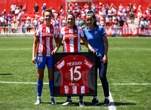 Temp. 21-22 | Homenaje capitanas Amanda Sampedro, Silvia Meseguer y Laia Aleixandri | Atlético de Madrid Femenino