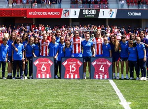 Temp. 21-22 | Homenaje capitanas Amanda Sampedro, Silvia Meseguer y Laia Aleixandri | Atlético de Madrid Femenino