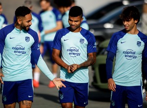 Temp. 22-23 | Entrenamiento 7-10-2022 | Cunha, Reinildo y João Félix
