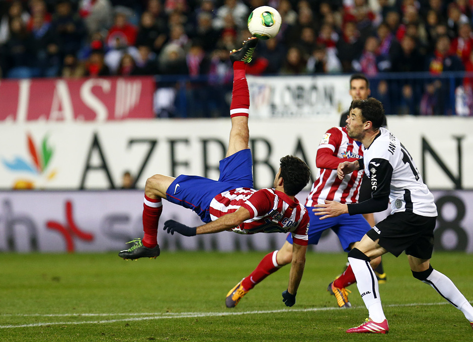 temporada 13/14. Partido Atlético de Madrid - Valencia. Copa del Rey. Diego Costa rematando a gol de chilena