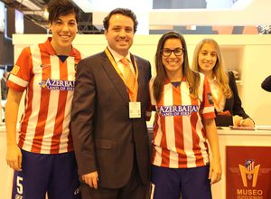 Temporada 2013-2014. Las jugadoras en el stand del Museo del Atlético de Madrid