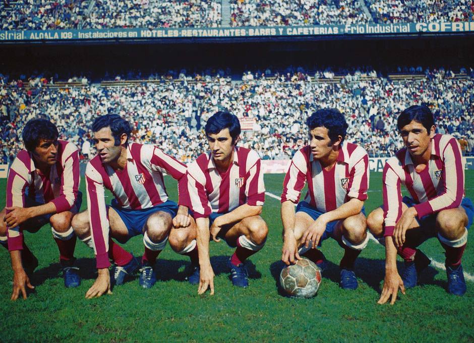 Una de las mejores delanteras del Atlético de los años 70, formada por Ufarte, Luis, Gárate, Irureta y Alberto y posando en el Calderón