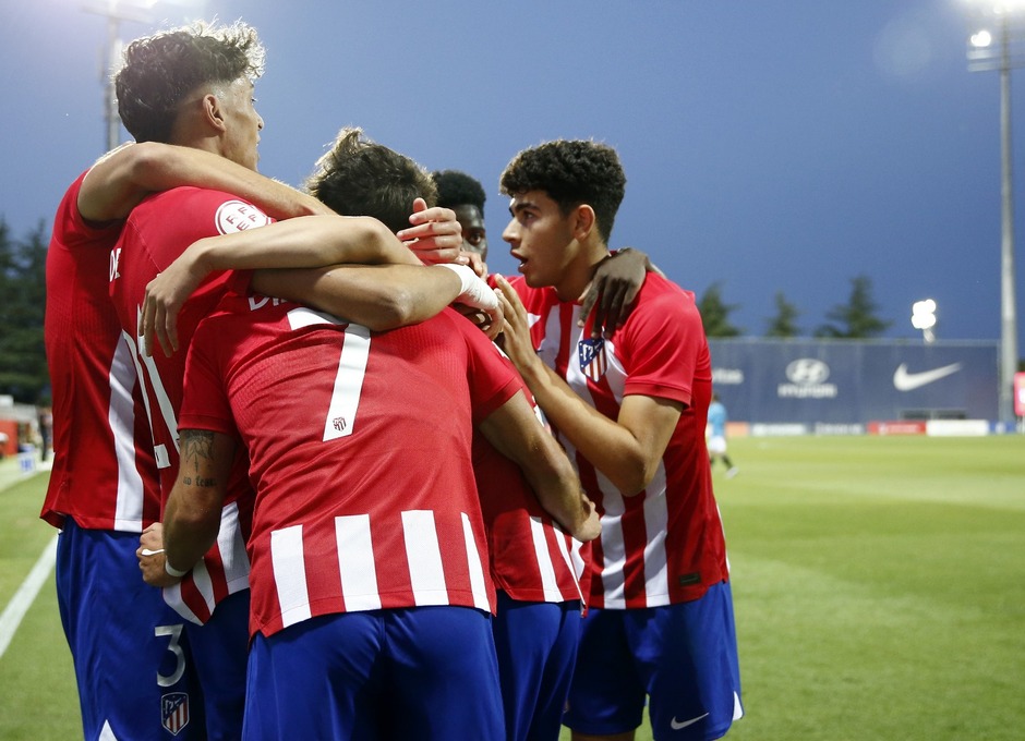 Temp. 23-24 | Atlético de Madrid B - Antequera | Celebración Piña