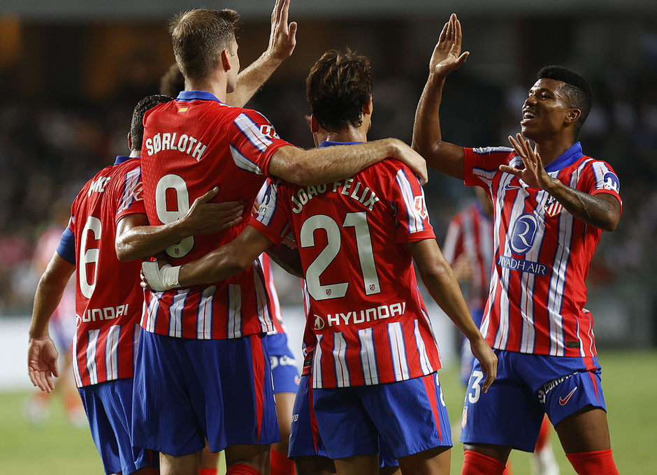 Los nuestros celebran con Sorloth el segundo gol del noruego