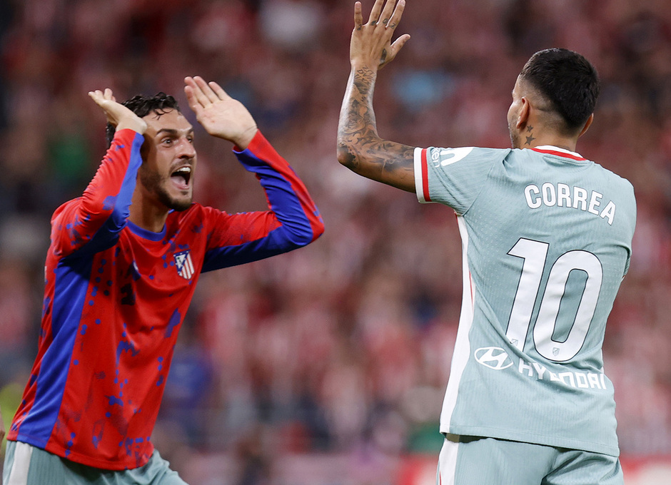 Koke felicita a Correa por el gol en San Mamés