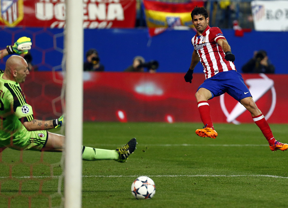 temporada 13/14. Partido Champions League. Atlético de Madrid-AC Milan. Diego Costa marcando  un gol