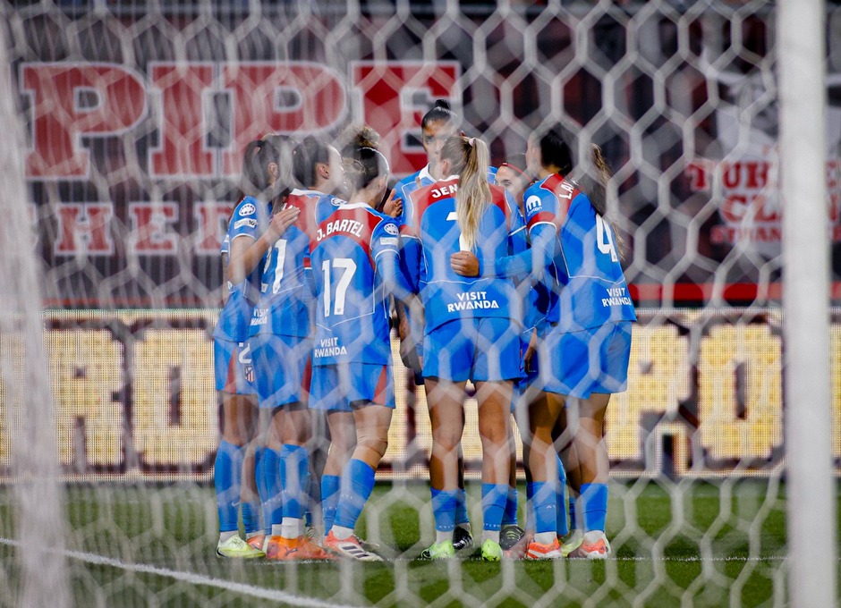 Temp. 25-26 | UEFA Women's Champions League | Twente - Atlético de Madrid Femenino | Piña celebración 1