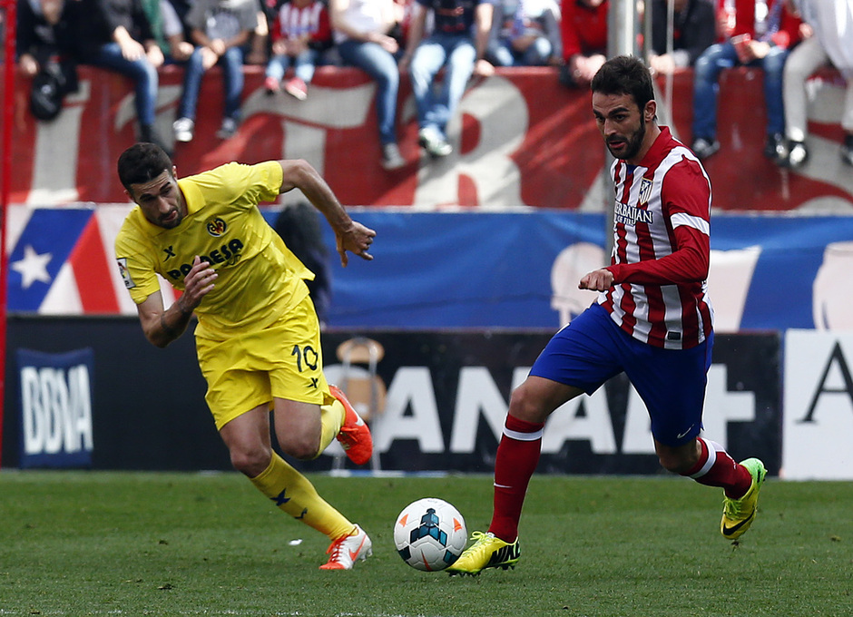 temporada 13/14 Partido. Atlético de Madrid_Villarreal. Adrián con el balón