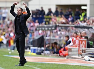 temporada 13/14 Partido. Atlético de Madrid_Villarreal. Simeone haciendo gestos a la grada