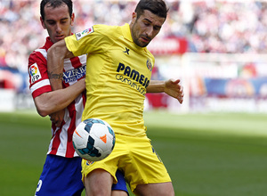 temporada 13/14 Partido. Atlético de Madrid_Villarreal. Godín con el balón