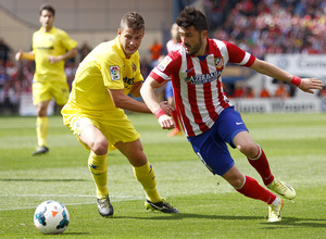 temporada 13/14 Partido. Atlético de Madrid_Villarreal. Villa con el balón. Alexander Marín