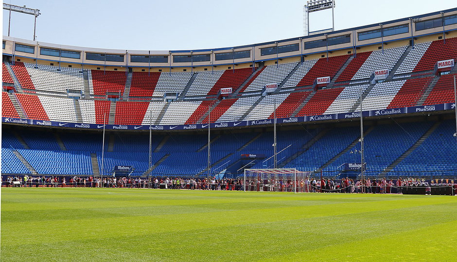 5,200 Atléticos visited the Calderón on its first Open Day