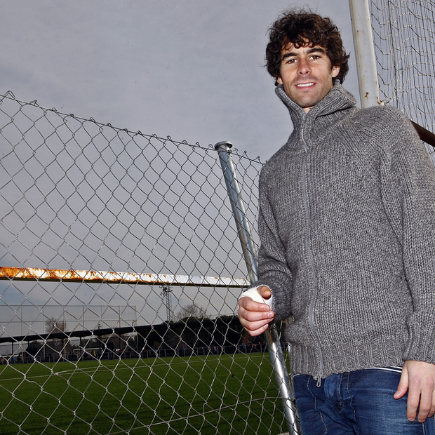 Temporada 12/13. Reportaje. Tiago posa tras ser operado de su brazo derecho en majadahonda.