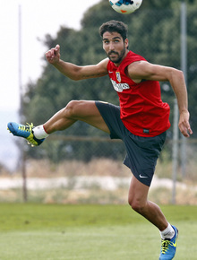 Temporada 13/14. Entrenamiento. Equipo entrenando en los Ángeles de San Rafael, Raúl cabeceando a puerta