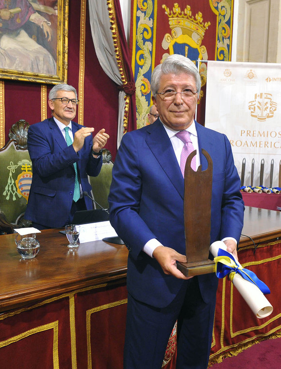 Enrique Cerezo premiado en los Premios ASICOM 2019