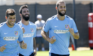 Mario Suárez, junto a Arda Turan e Insua, en el entrenamiento del equipo en San Francisco