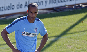 temporada 14/15 . Entrenamiento en la Ciudad deportiva de Majadahonda. Miranda durante el entrenamiento