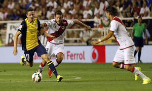 Liga BBVA. Rayo Vallecano - Atlético de Madrid. Saúl conduce el balón