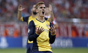 Temporada 14-15. Uefa Champions League. Fase de grupos. Olympiacos-Atlético de Madrid. Griezmann se lamenta tras un balón errado.