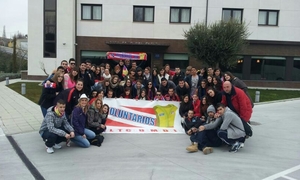 Temporada 2012/13. El Colectivo de Voluntarios posa a su llegada a Valladolid