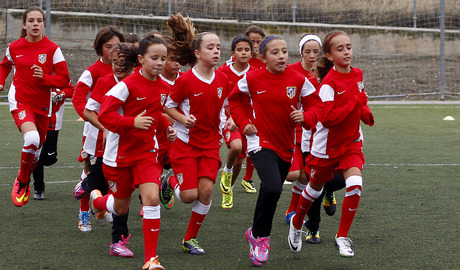 Temp. 2014-2015. Jugadoras del Alevín B Féminas, haciendo carrera continúa
