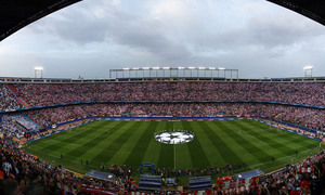 Champions League 2014-15. Atlético de Madrid - Real Madrid. Tifo de bufandas de la afición en el estadio Vicente Calderón.