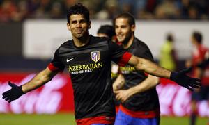 Diego Costa celebra uno de sus goles en El Sadar a Osasuna