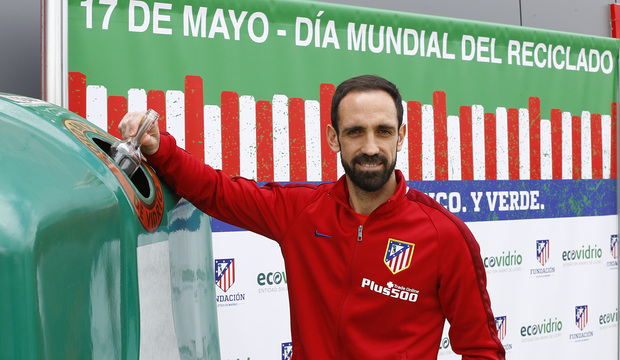 temporada 15/16. Entrenamiento en la ciudad deportiva Wanda. Acto ecovidrio Juanfran