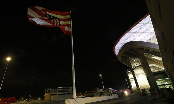 El Atlético se une al homenaje a la bandera española