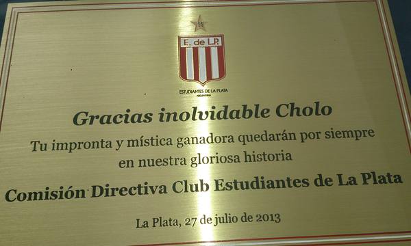 Club Atlético de Madrid · Web oficial - Simeone was honored by Estudiantes
