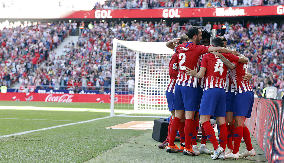 Los jugadores del Atlético festejan el gol de Correa al Betis (Foto: ATM).