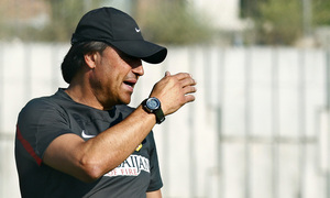 Temporada 13/14. Entrenamiento. Atlético de Madrid B. Alfredo dando órdenes a sus jugadores