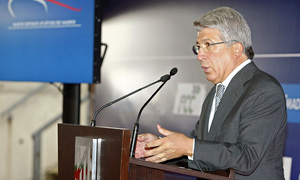 Temporada 13/14. Presentación. Presentación del nuevo estadio Madrid. Cerezo hablando durante el acto