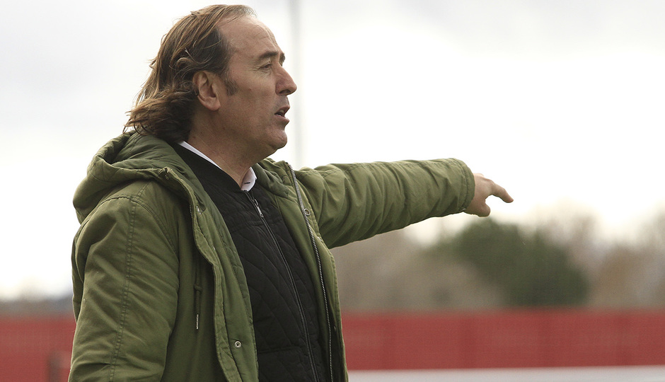 Pablo López da instrucciones en un partido del Atlético (Foto: ATM).