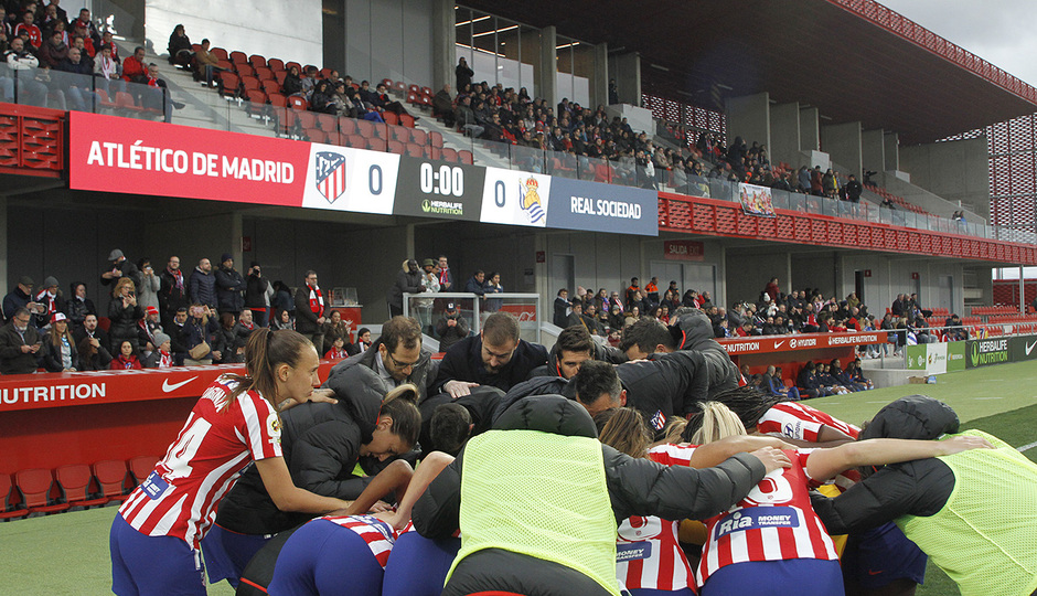 Las jugadoras del Atlético de Madrid hacen piña en Alcalá (Foto: ATM).