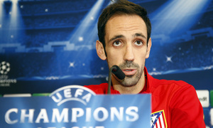 temporada 13/14.Rueda de prensa Champions. Estadio Vicente Calderón. Rueda de prensa de Juanfran